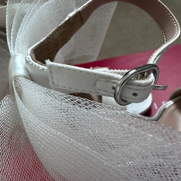 Kelly & Katie Nemira Sandal Bow Detail Ankle Wrap Strap White Satin Heels sz 6.5 - Picture 8 of 14